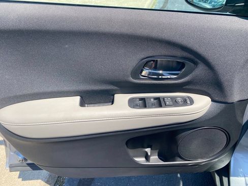 Used 2022 Honda HR-V LX image 11