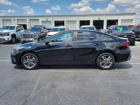 Used 2023 Kia Forte LXS w/ LXS Technology Package FWD image 6