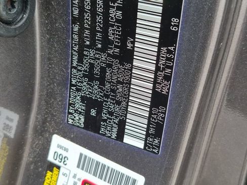 Used 2024 Toyota Sienna XLE FWD image 33