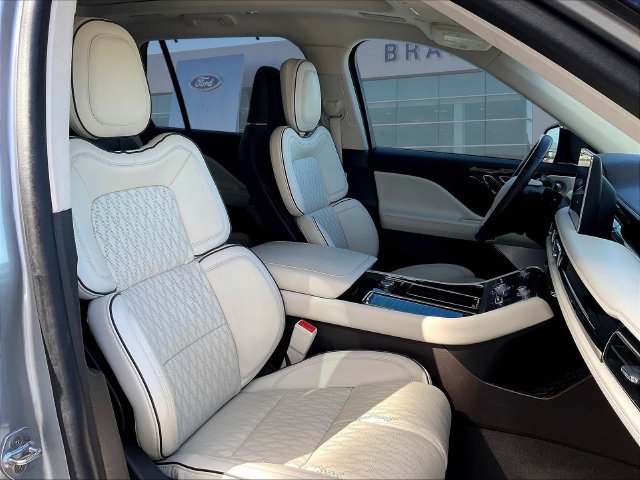 Used 2023 Lincoln Aviator Black Label AWD/4WD image 31