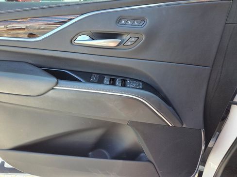 Used 2023 Cadillac Escalade Premium Luxury image 23
