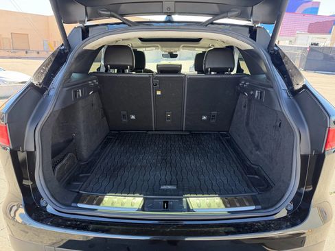 Used 2019 Jaguar F-PACE Premium image 32