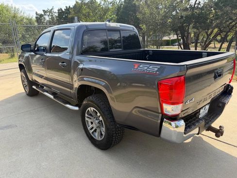 Used 2016 Toyota Tacoma SR5 w/ Towing Package image 7