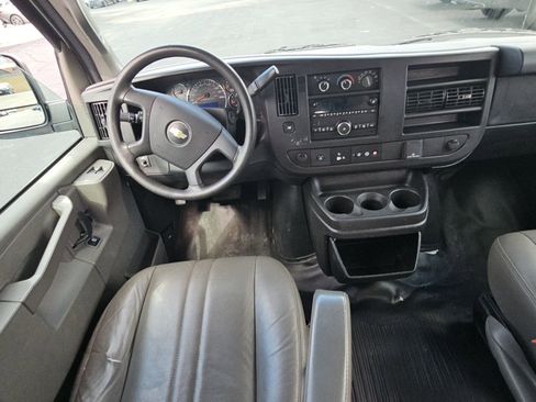 Used 2017 Chevrolet Express 2500 Extended RWD image 9