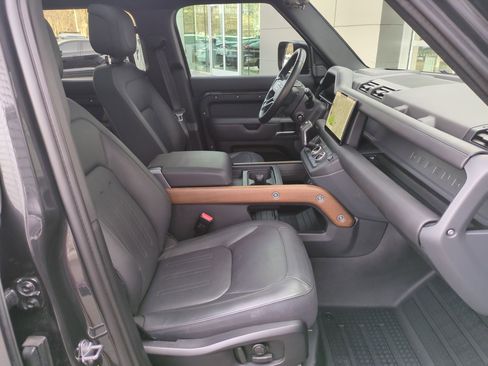 Used 2023 Land Rover Defender 110 X image 30
