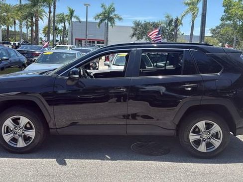 Used 2022 Toyota RAV4 XLE w/ Convenience Package FWD image 4
