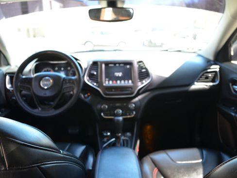 Used 2019 Jeep Cherokee Trailhawk w/ Cold Weather Group image 22