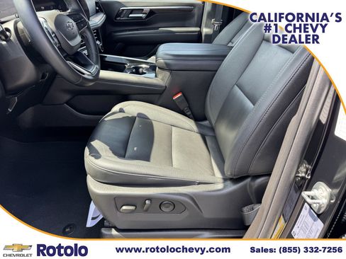 Used 2025 Chevrolet Suburban Z71 AWD/4WD image 18