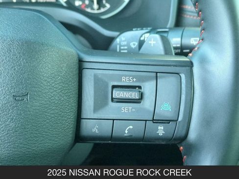 Used 2025 Nissan Rogue SV AWD/4WD image 18