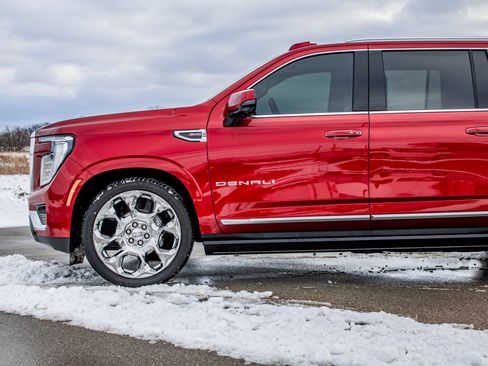 Used 2025 GMC Yukon XL Denali w/ Sun & Power Step Package image 36