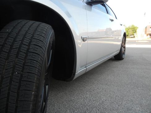 Used 2007 Chrysler 300 C RWD image 16