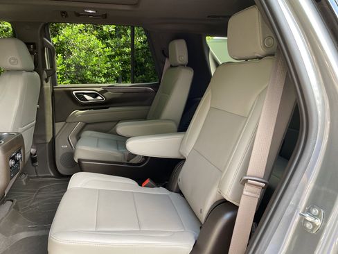 Used 2022 Chevrolet Tahoe Z71 w/ Luxury Package AWD/4WD image 37