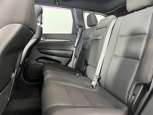 Used 2019 Jeep Grand Cherokee Laredo AWD/4WD image 38