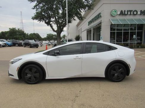 Used 2023 Toyota Prius Prime SE image 12
