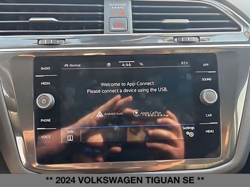 Used 2024 Volkswagen Tiguan SE AWD/4WD image 26