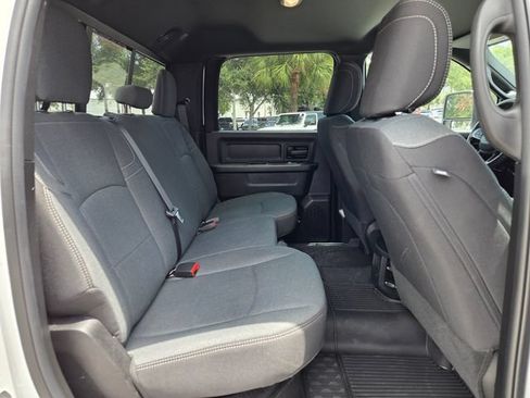Used 2024 RAM 3500 Tradesman w/ Chrome Appearance Group AWD/4WD image 17