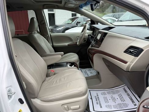 Used 2013 Toyota Sienna XLE image 10