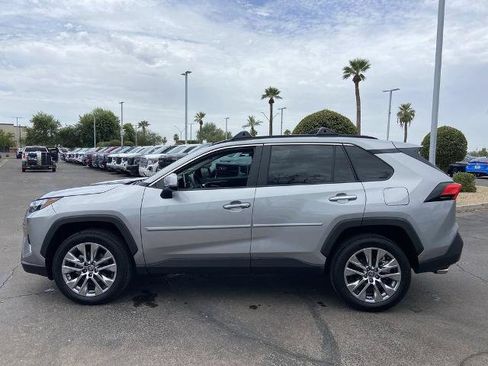 Used 2022 Toyota RAV4 Limited FWD image 4