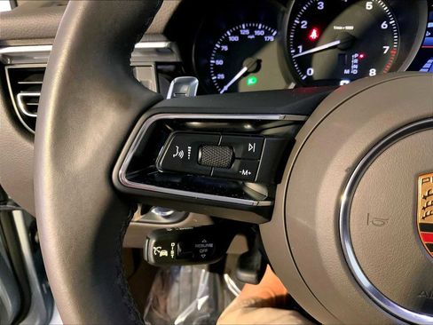 Used 2023 Porsche Macan image 27