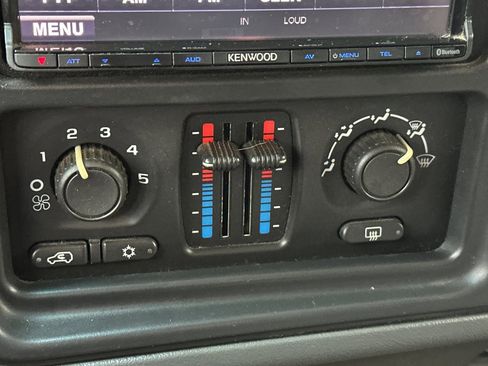 Used 2006 Chevrolet Silverado 2500 LT w/ Heavy-Duty Power Package image 19