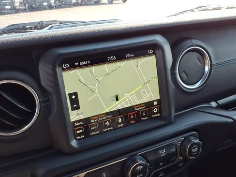 Used 2022 Jeep Wrangler Unlimited Rubicon 4xe w/ Cold Weather Group AWD/4WD image 16