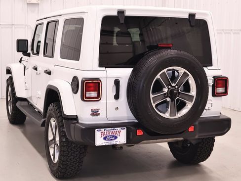 Used 2019 Jeep Wrangler Unlimited Sahara w/ Uconnect 4C Nav & Sound Group AWD/4WD image 8