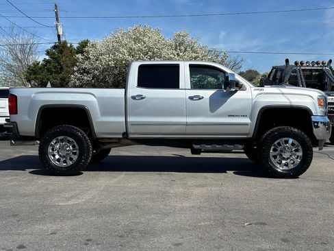 Used 2019 GMC Sierra 2500 SLT w/ Duramax Plus Package image 4