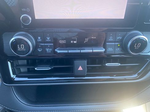 Used 2023 Toyota Highlander LE image 27