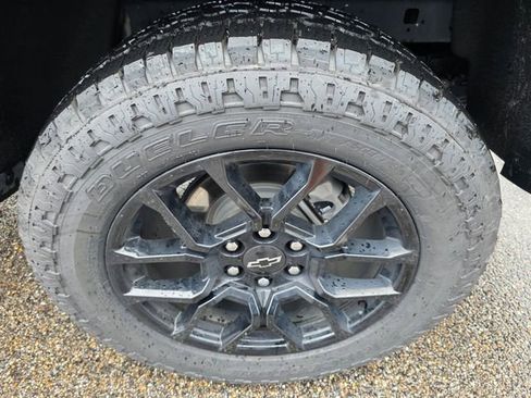 Used 2023 Chevrolet Colorado Trail Boss w/ LPO, Dark Essentials Package AWD/4WD image 11