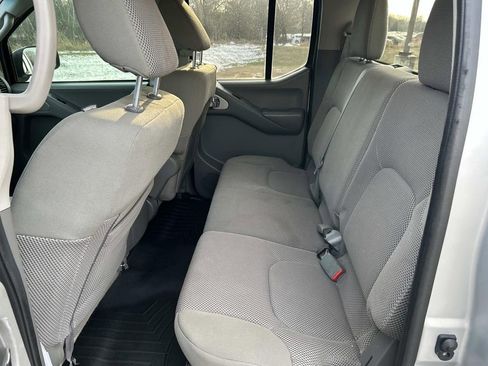 Used 2014 Nissan Frontier SV RWD image 17