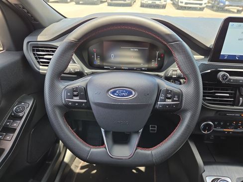 Used 2023 Ford Escape ST-Line FWD image 18