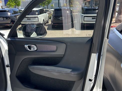 Used 2019 Volvo XC40 T4 R-Design FWD image 21