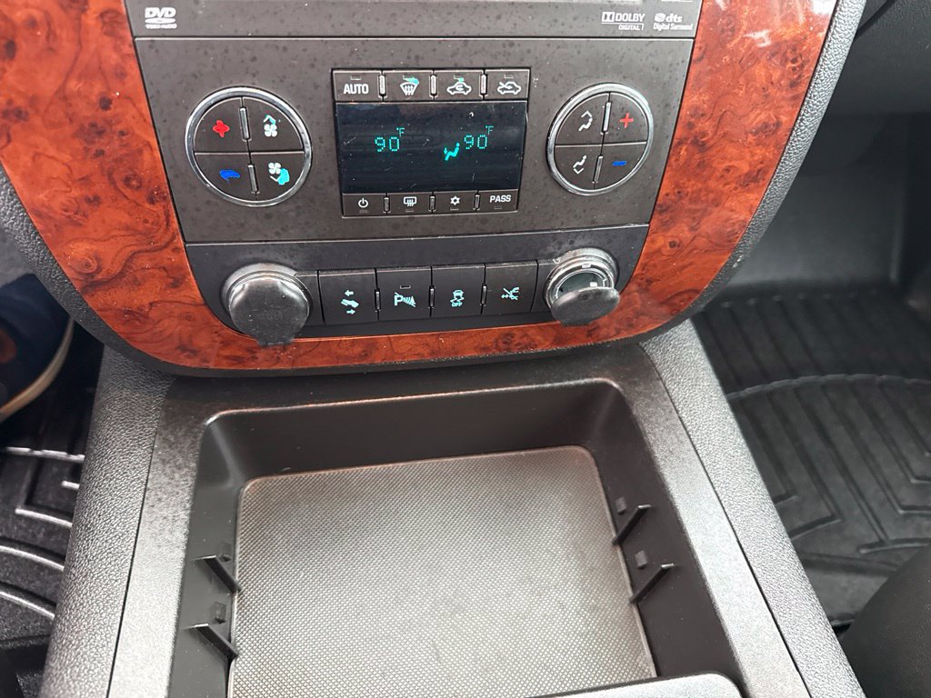 Used 2012 Chevrolet Avalanche LTZ AWD/4WD image 35