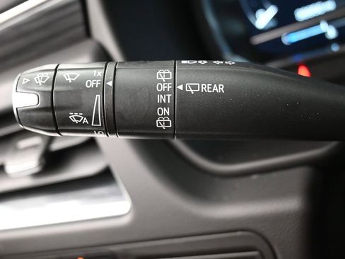 Used 2023 GMC Yukon XL SLT AWD/4WD image 17