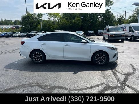 Used 2022 Kia Forte LXS FWD image 4