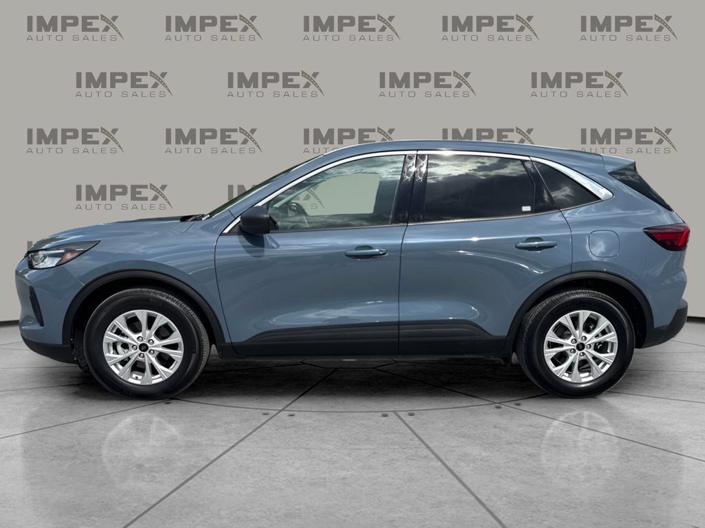 Used 2024 Ford Escape Active w/ Tech Pack #1 FWD image 2