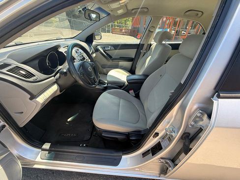 Used 2013 Kia Forte EX FWD image 10