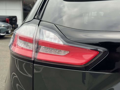 Used 2022 Ford Edge SEL w/ Convenience Package image 10