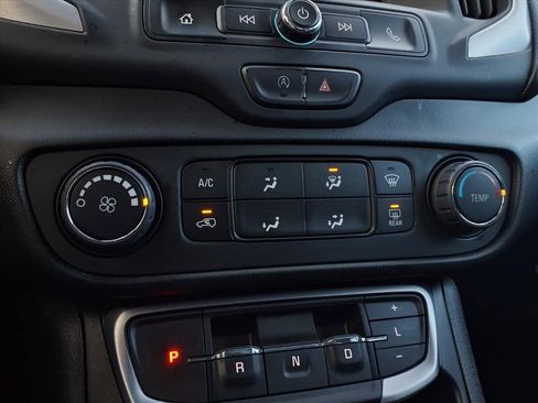 Used 2023 GMC Terrain SLE w/ Elevation Edition image 8