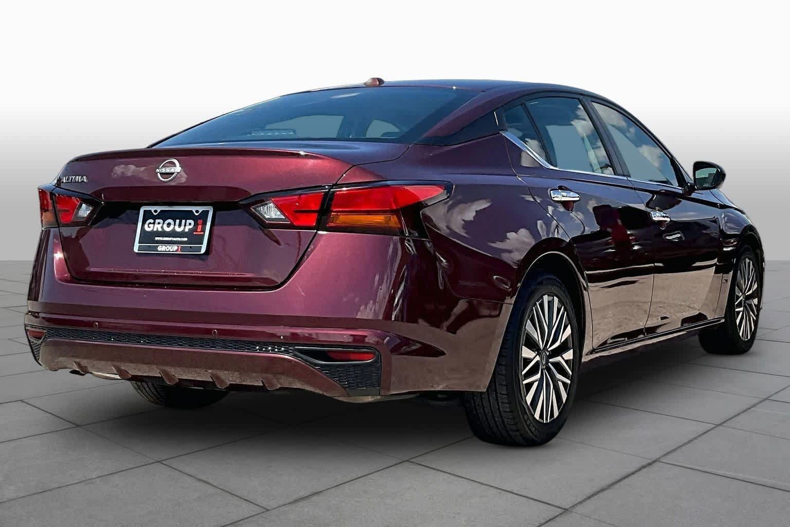 Used 2025 Nissan Altima 2.5 SV FWD image 13