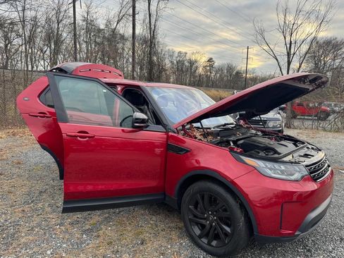 Used 2017 Land Rover Discovery SE image 6