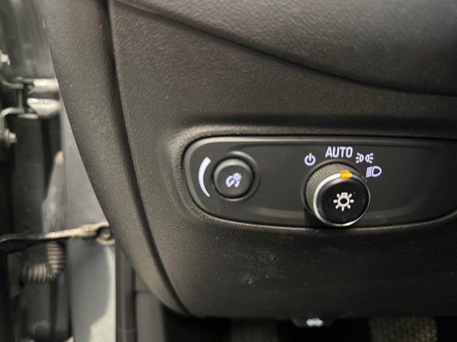 Used 2023 Chevrolet Equinox RS w/ RS Leather Package FWD image 22