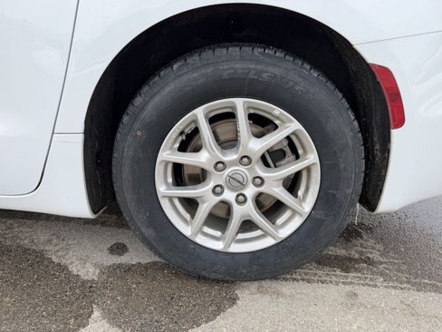 Used 2025 Chrysler Pacifica Select image 20