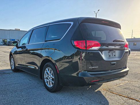 Used 2023 Chrysler Voyager LX FWD image 4