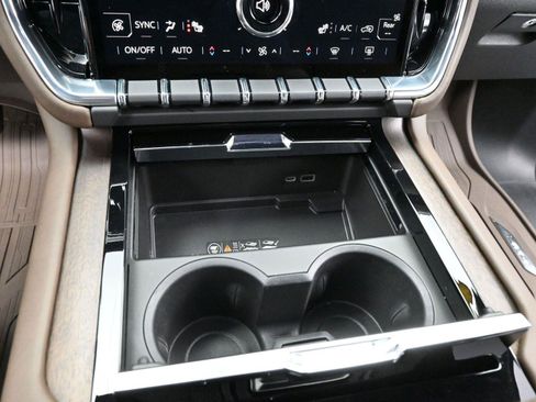 Used 2025 GMC Yukon XL Denali Ultimate w/ LPO, Floor Liner Package image 28