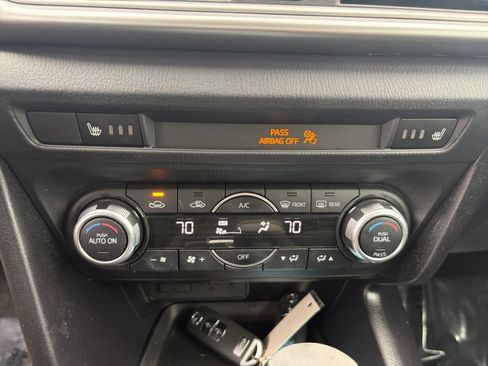 Used 2018 MAZDA MAZDA3 Touring image 18