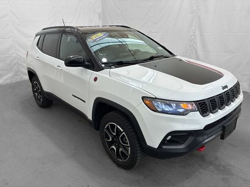 Used 2025 Jeep Compass Trailhawk AWD/4WD image 10