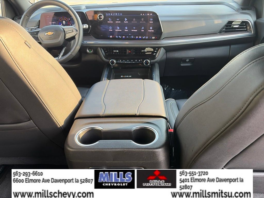 Used 2025 Chevrolet Suburban Premier AWD/4WD image 24