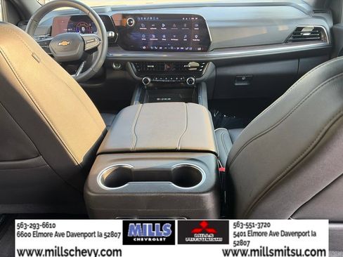 Used 2025 Chevrolet Suburban Premier AWD/4WD image 24
