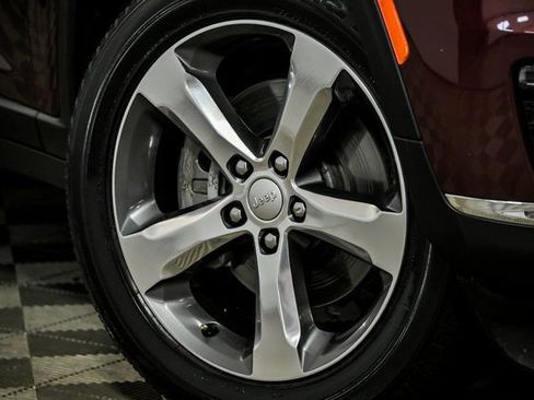 Used 2021 Jeep Grand Cherokee L Limited image 3